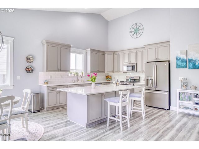 5792 Ne VOYAGE Ave, Lincoln City, OR 97367