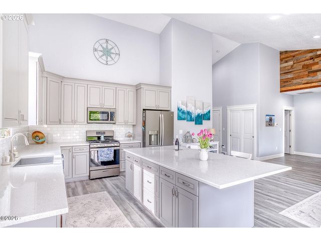 5792 Ne VOYAGE Ave, Lincoln City, OR 97367