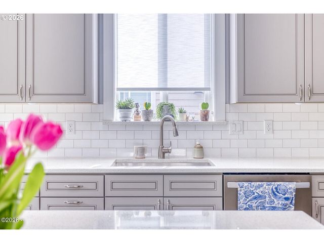 5792 Ne VOYAGE Ave, Lincoln City, OR 97367