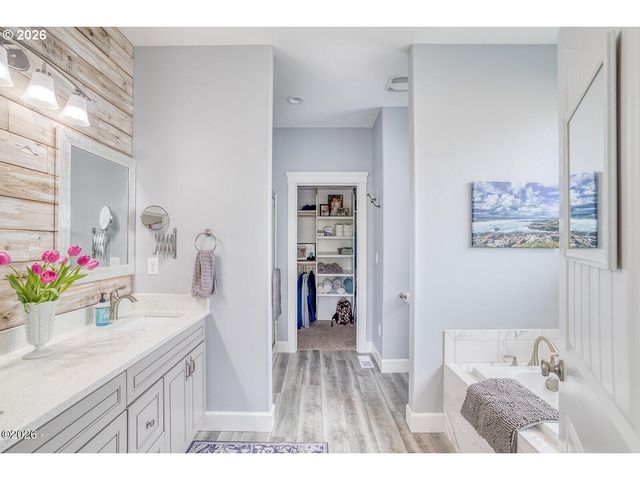 5792 Ne VOYAGE Ave, Lincoln City, OR 97367