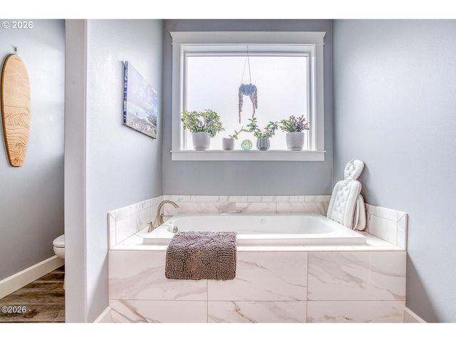 5792 Ne VOYAGE Ave, Lincoln City, OR 97367