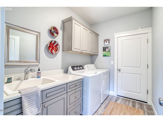 5792 Ne VOYAGE Ave, Lincoln City, OR 97367