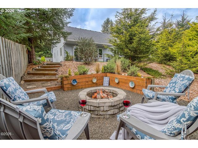 5792 Ne VOYAGE Ave, Lincoln City, OR 97367