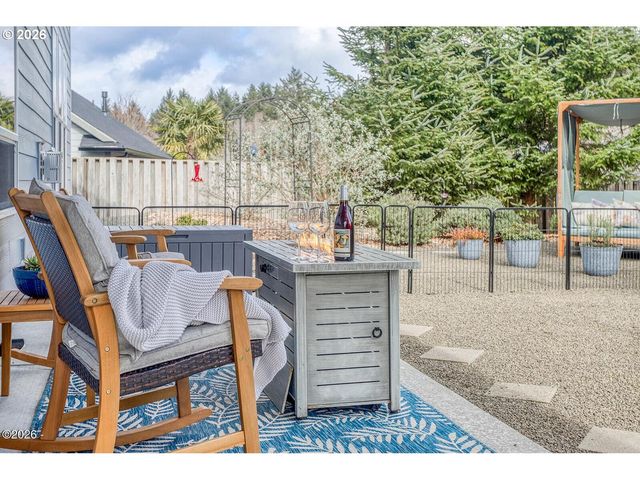 5792 Ne VOYAGE Ave, Lincoln City, OR 97367