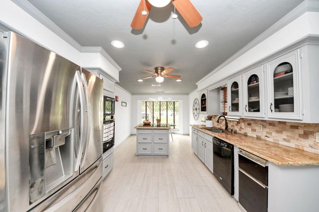 2514 Loganberry Circle, Seabrook, TX 77586