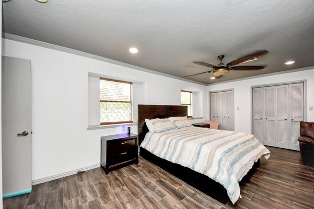 2514 Loganberry Circle, Seabrook, TX 77586