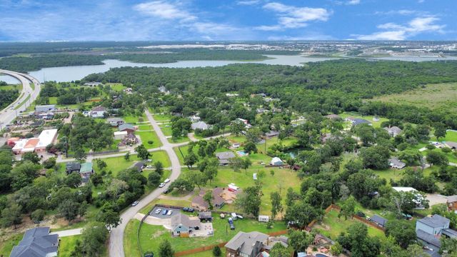 2514 Loganberry Circle, Seabrook, TX 77586