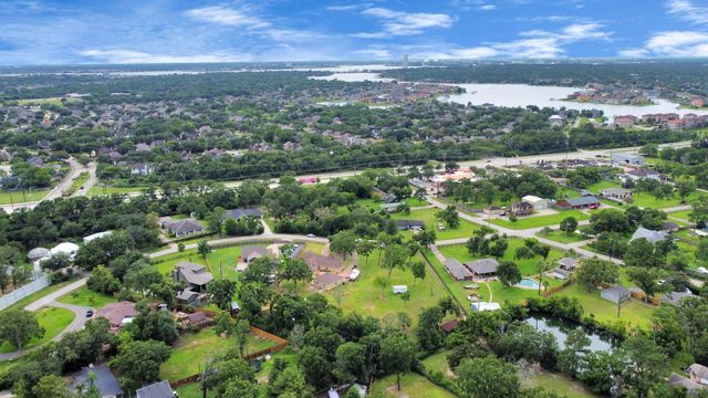 2514 Loganberry Circle, Seabrook, TX 77586