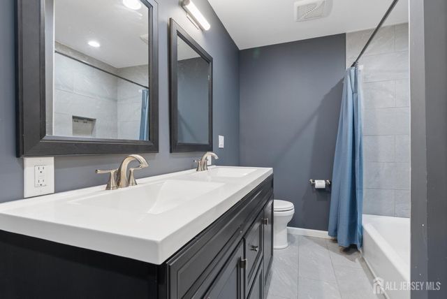 6 Bradford Drive, Old Bridge, NJ 08857