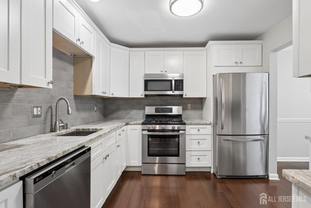6 Bradford Drive, Old Bridge, NJ 08857