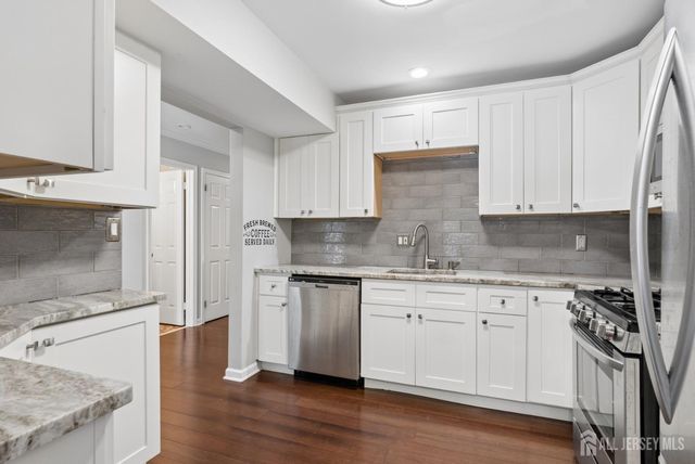 6 Bradford Drive, Old Bridge, NJ 08857