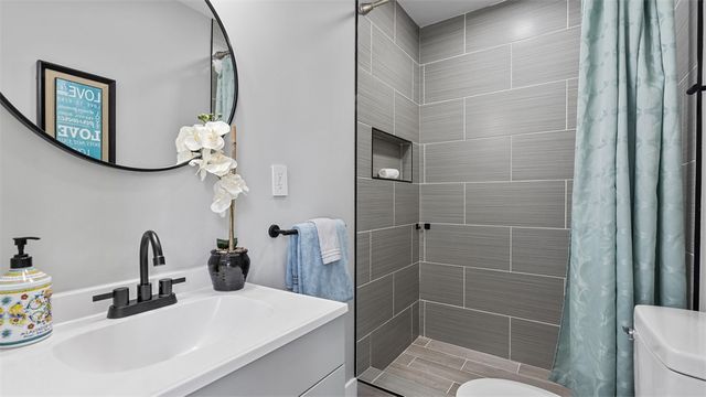 3738 Liberty Avenue, Bloomfield, PA 15201