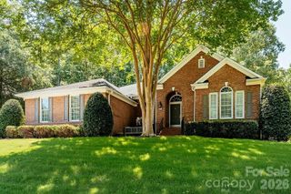 9425 Briarwick Lane, Charlotte, NC 28277