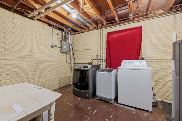 907 4th Street SW, Altoona, IA 50009