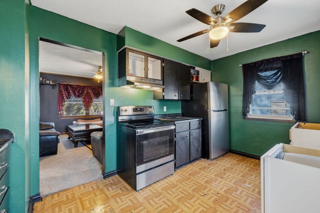 907 4th Street SW, Altoona, IA 50009