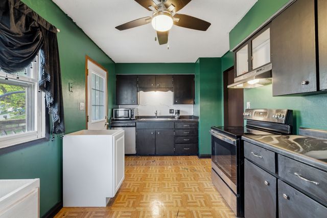 907 4th Street SW, Altoona, IA 50009