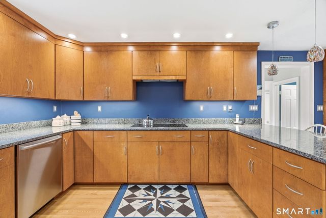 15 Ten Acre Lane, West Hartford, CT 06107