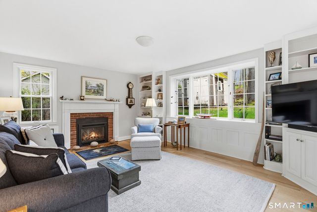 15 Ten Acre Lane, West Hartford, CT 06107