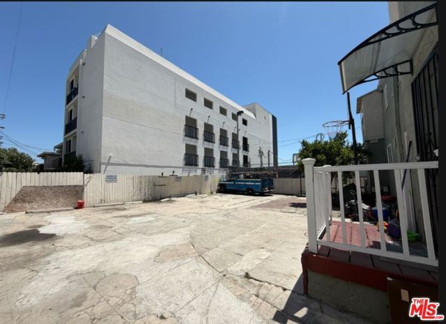 1162 N St Andrews Place, Los Angeles, CA 90038
