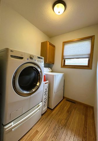 306 Park Avenue, Charles City, IA 50616