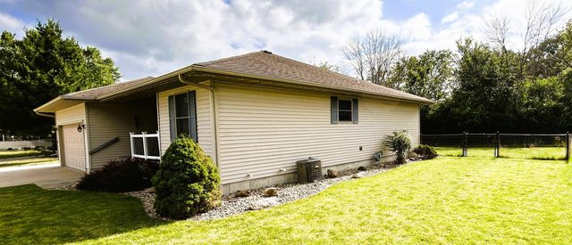 306 Park Avenue, Charles City, IA 50616