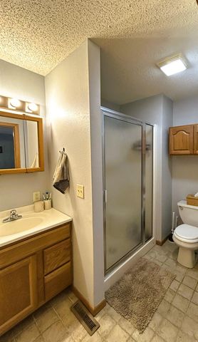 306 Park Avenue, Charles City, IA 50616
