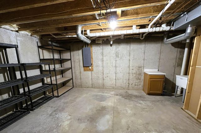 306 Park Avenue, Charles City, IA 50616