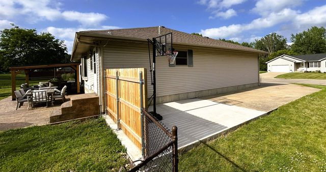 306 Park Avenue, Charles City, IA 50616