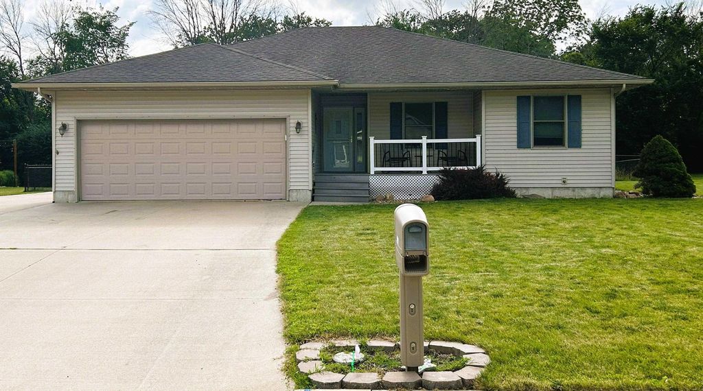 306 Park Avenue, Charles City, IA 50616