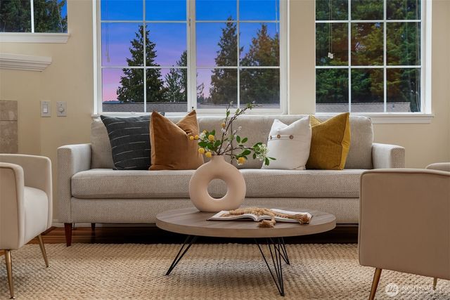 18646 NE 57th Way, Redmond, WA 98052