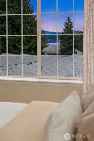 18646 NE 57th Way, Redmond, WA 98052