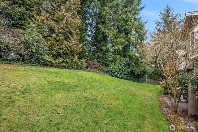 18646 NE 57th Way, Redmond, WA 98052