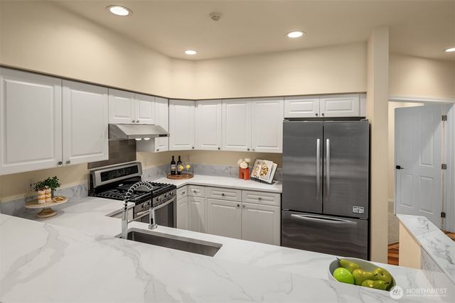 18646 NE 57th Way, Redmond, WA 98052