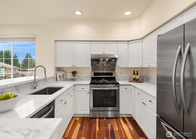 18646 NE 57th Way, Redmond, WA 98052