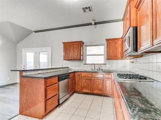 909 Greenfield Avenue, Yukon, OK 73099