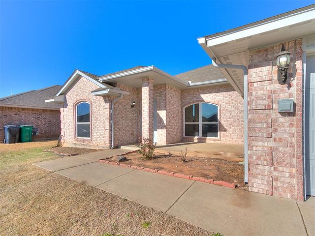 909 Greenfield Avenue, Yukon, OK 73099