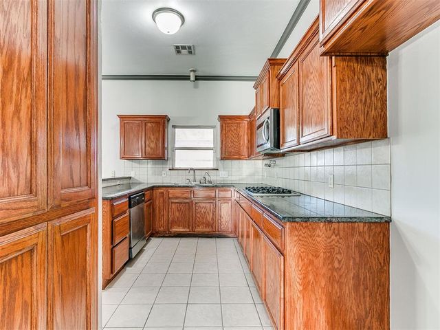 909 Greenfield Avenue, Yukon, OK 73099