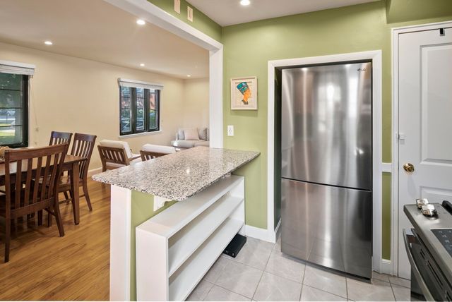 40 Pierce Rd 40, Watertown, MA 02472
