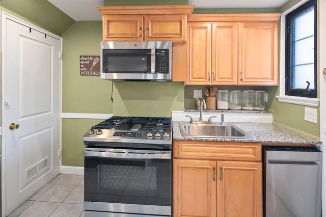 40 Pierce Rd 40, Watertown, MA 02472