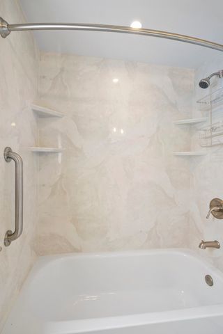 40 Pierce Rd 40, Watertown, MA 02472