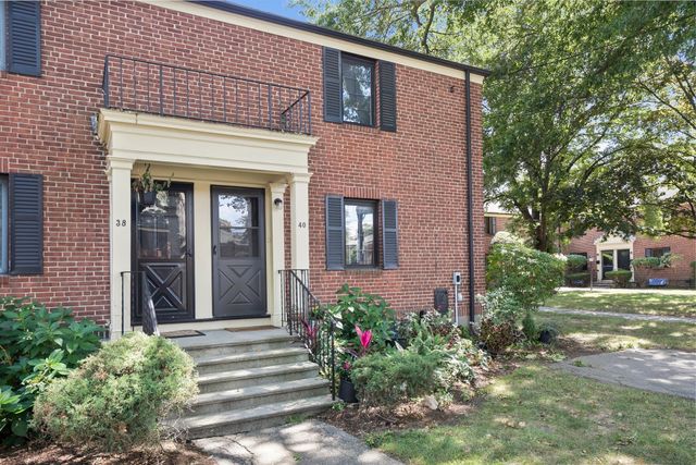 40 Pierce Rd 40, Watertown, MA 02472