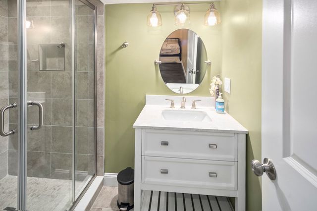 40 Pierce Rd 40, Watertown, MA 02472