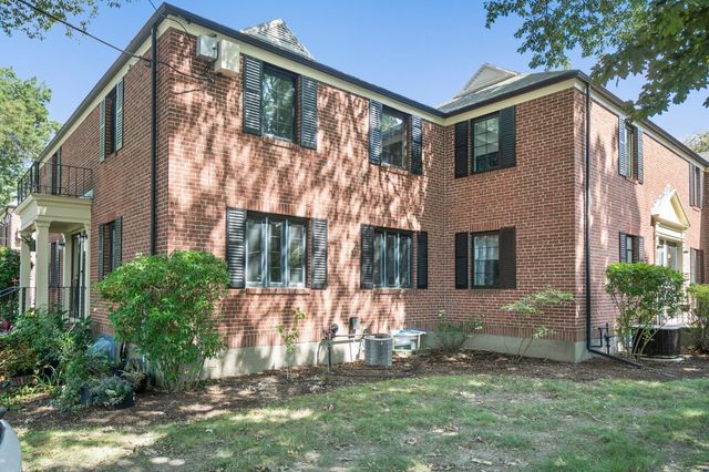 40 Pierce Rd 40, Watertown, MA 02472