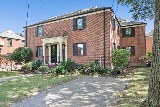 40 Pierce Rd 40, Watertown, MA 02472