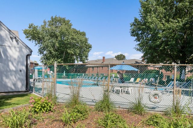40 Pierce Rd 40, Watertown, MA 02472