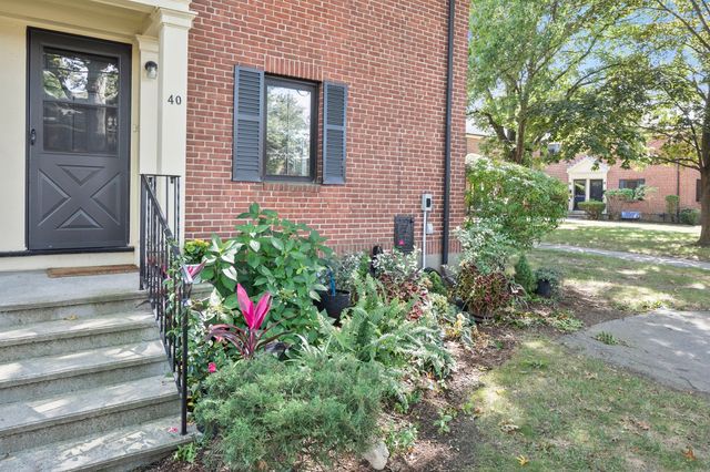 40 Pierce Rd 40, Watertown, MA 02472