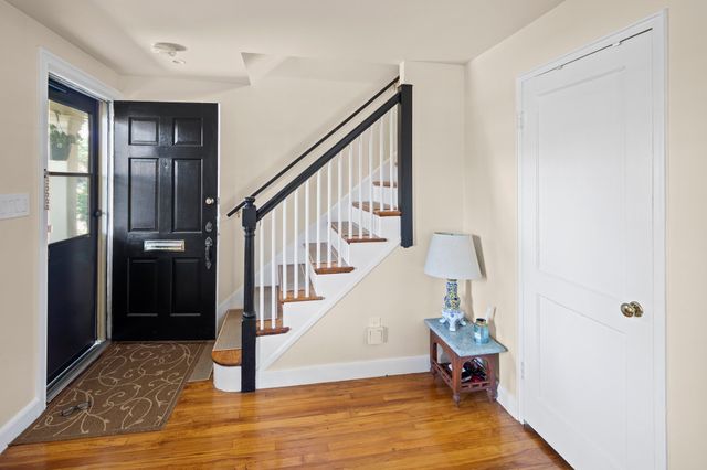 40 Pierce Rd 40, Watertown, MA 02472