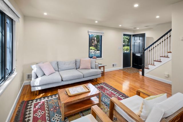 40 Pierce Rd 40, Watertown, MA 02472