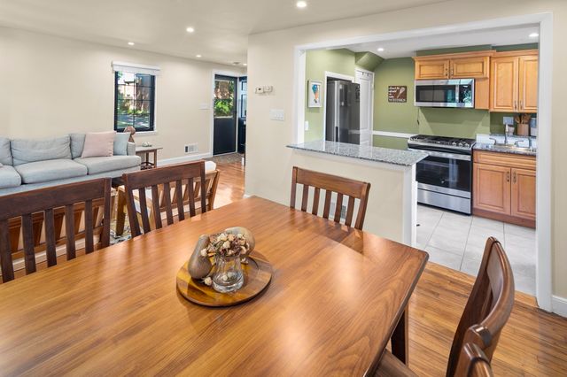 40 Pierce Rd 40, Watertown, MA 02472