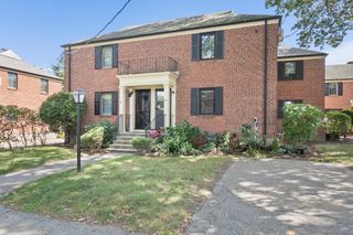 40 Pierce Rd 40, Watertown, MA 02472